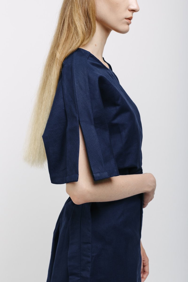 Navy Linen Boxy Top with Arm Slit - 女装上衣 - 亚麻 蓝色