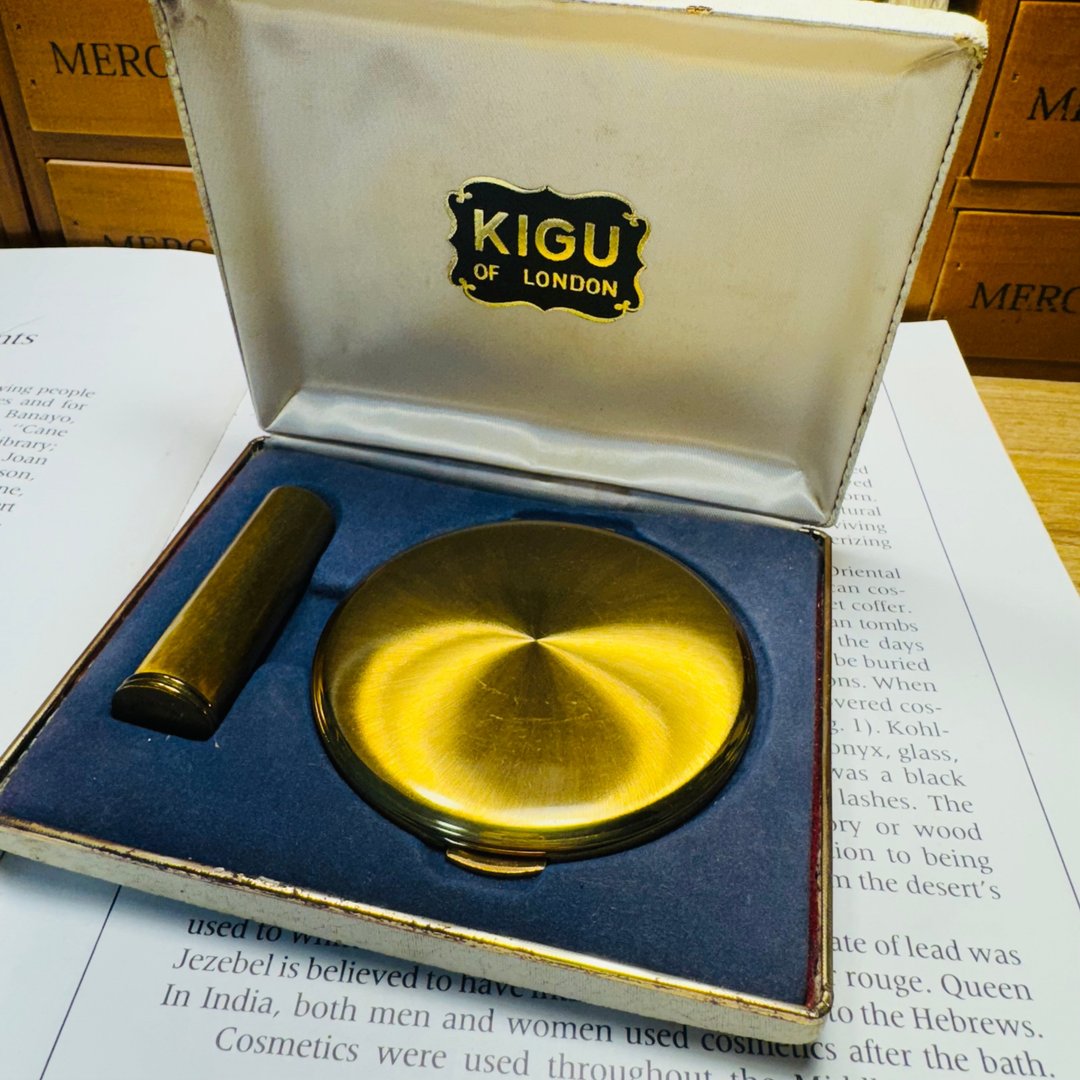 英国 KIGU原厂盒金色拉丝粉饼盒与口红 - 其他 - 其他金属 