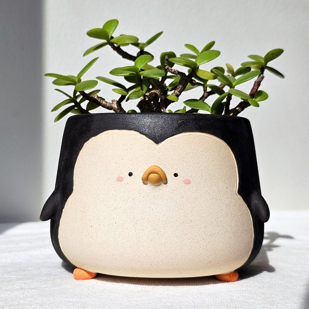 Chubby penguin plant pot. Handmade clay planter. - 植栽/盆栽 - 陶 