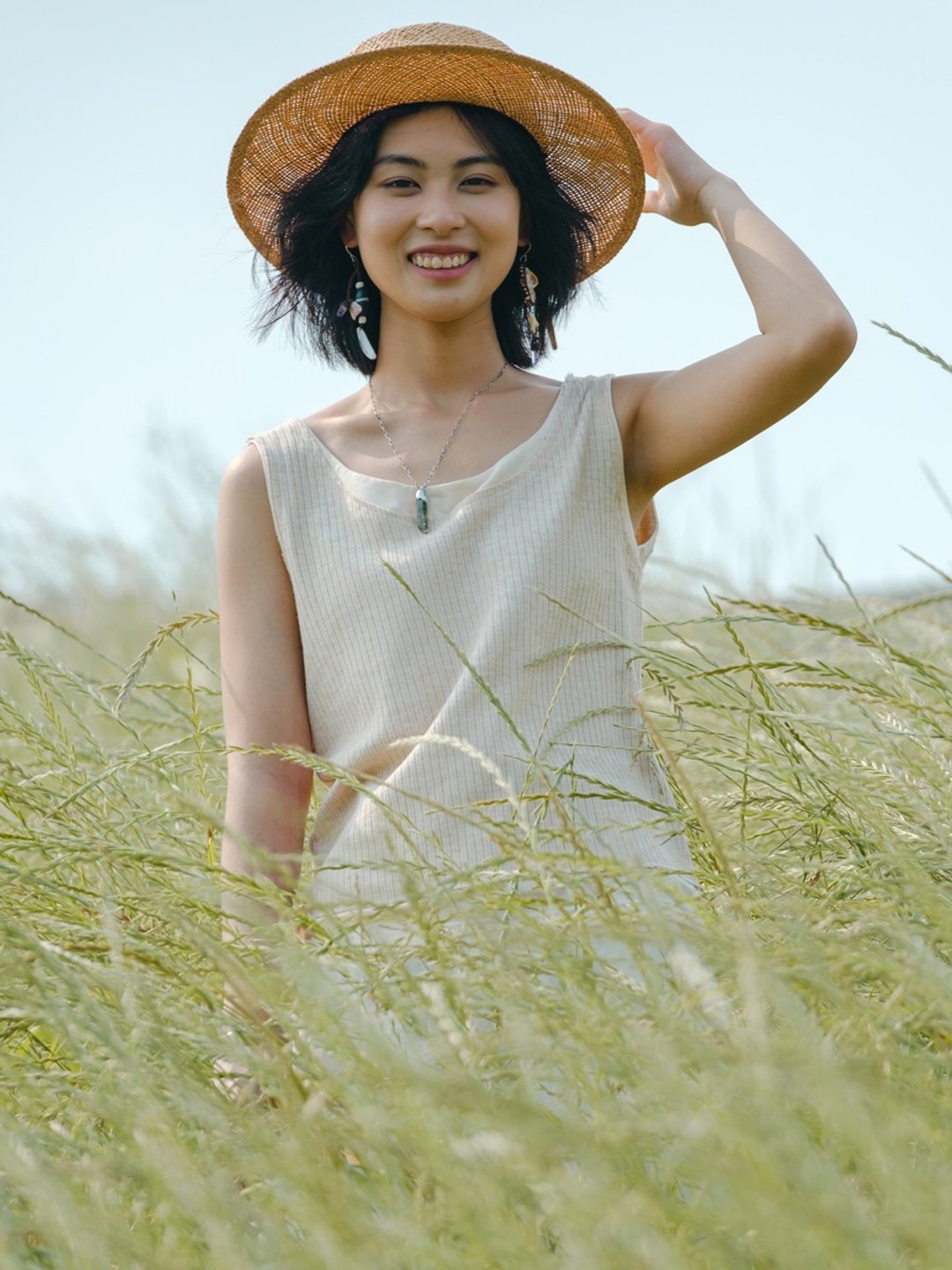 杏仁色 貼身毛邊拼布豎坑條無袖内搭背心 - 女装背心 - 棉 卡其色