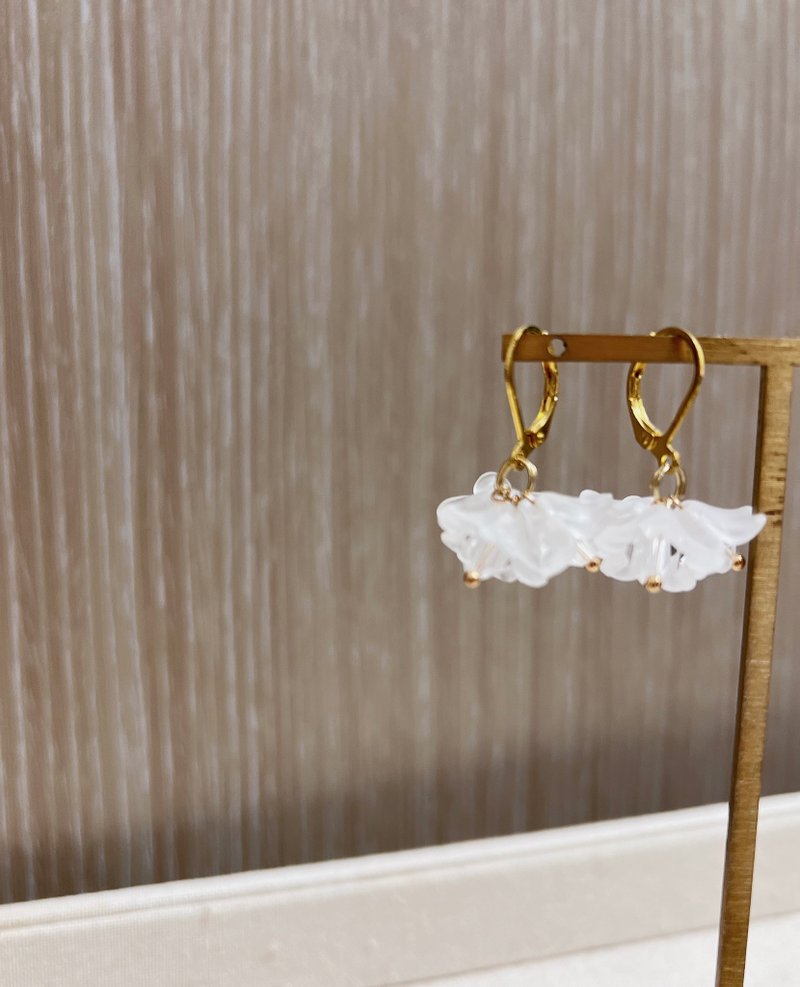 冒牌老板娘 Kingboss串串小花朵耳环2022014 - 耳环/耳夹 - 其他金属 白色