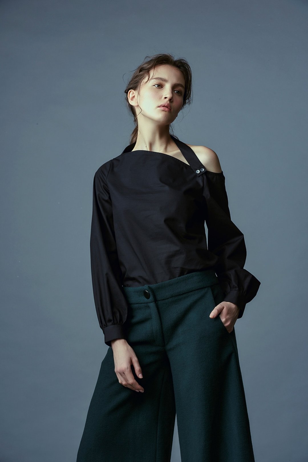 Off-season sale 黑色斜肩上衣 - 女装上衣 - 棉 黑色