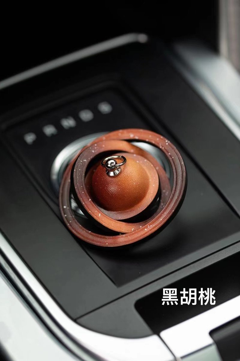 礼物节日星球车挂件车载挂件车内饰品摆件汽车挂件手工意大利牛皮 - 钥匙链/钥匙包 - 真皮 