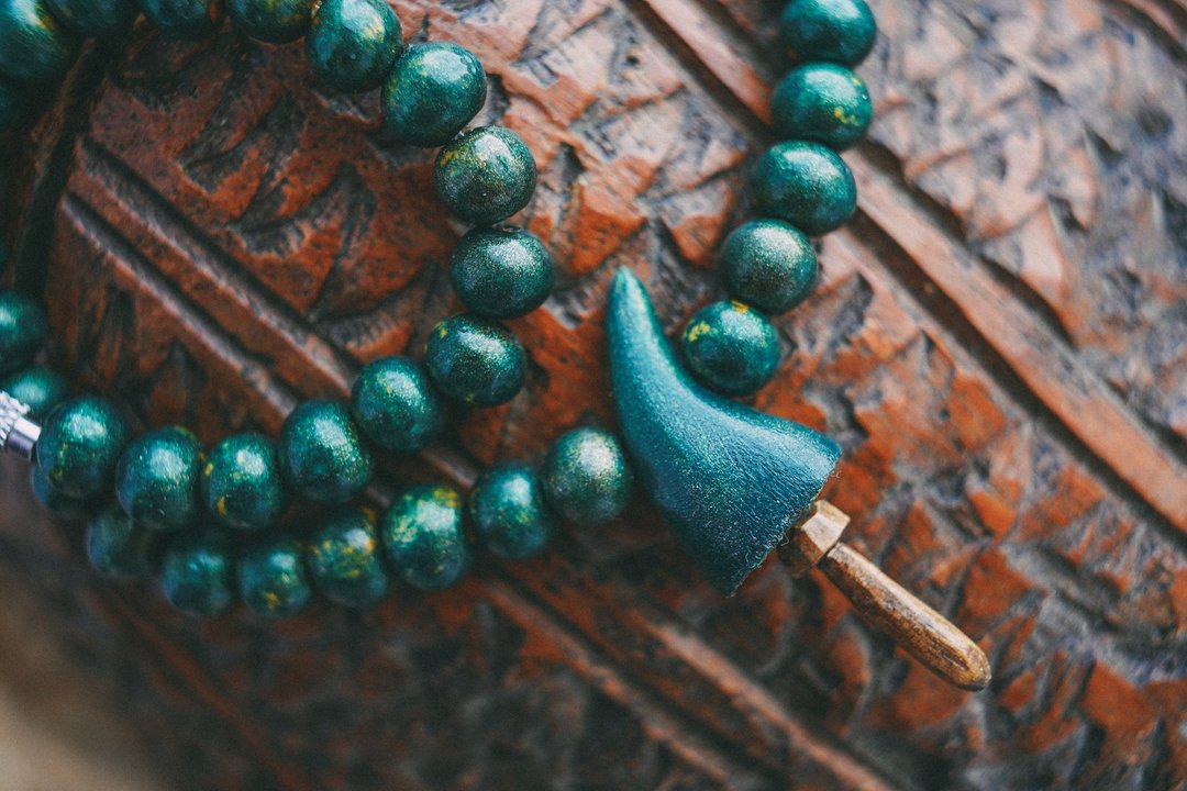 Wooden bead necklace with mushroom pendant, deep blue color wood beaded choker - 项链 - 木头 蓝色