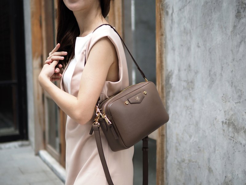 Helen (Warm taupe) : 2 zip cross body bag, cow leather bag, Brown-grey bag - 手提包/手提袋 - 真皮 咖啡色