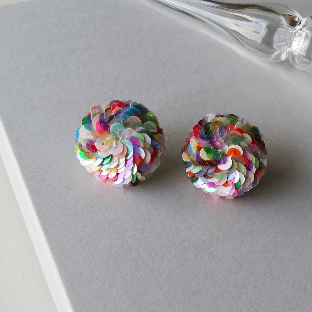 Sequin earrings pastel mix - 耳环/耳夹 - 其他材质 多色