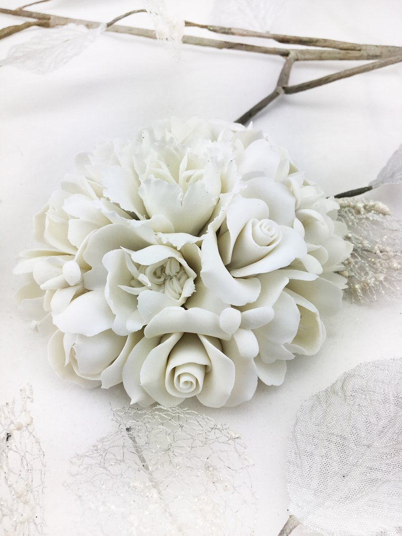 CereiZ永生瓷花・永恒白玫瑰花礼-永生半圆花束 - 花瓶/陶器 - 陶 白色