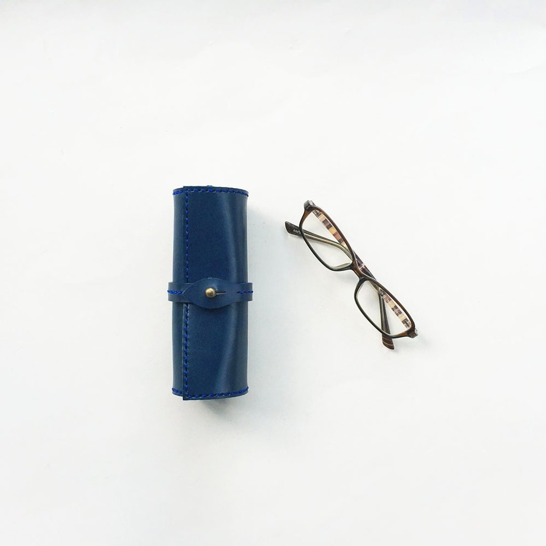 Tochigi leather scroll glasses case indigo - 化妆包/杂物包 - 真皮 蓝色