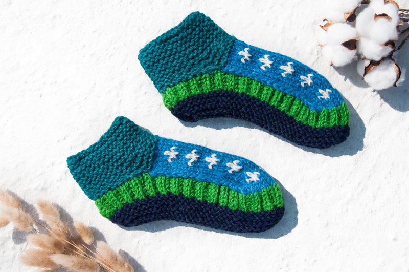 手织纯羊毛针织袜/内刷毛条纹袜/羊毛钩织长袜/保暖毛袜-蓝天绿地 - 袜子 - 羊毛 多色