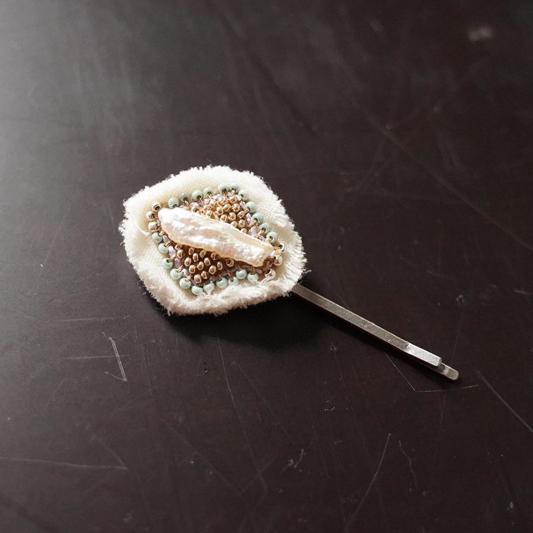 guaze and beaded hair slide, statement hair slide, embroidered hair slide, 3 - 发饰 - 羊毛 白色