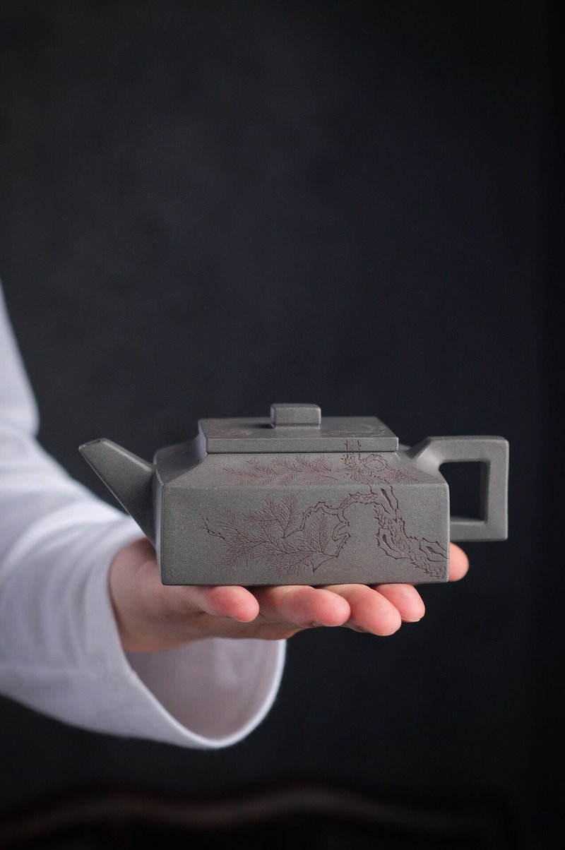 紫砂壶方山逸士 原矿精品青灰泥 刻绘松针唯美自然 生动飘逸 底部 - 茶具/茶杯 - 陶 灰色