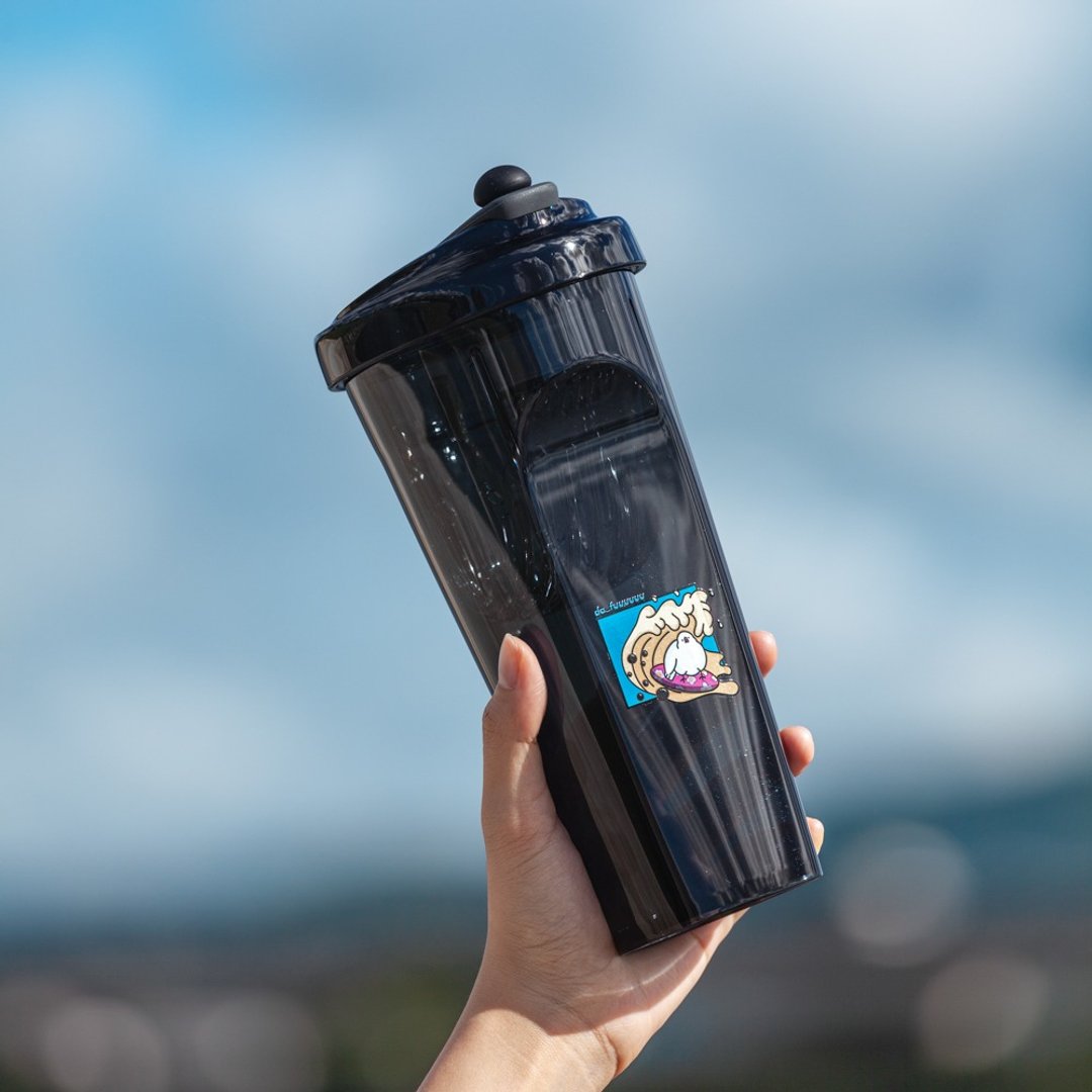 【联名限定】漂浮珍奶杯 / 珍奶冲浪 / 大福插画联名款 / 850ml - 水瓶/水壶 - 塑料 黑色