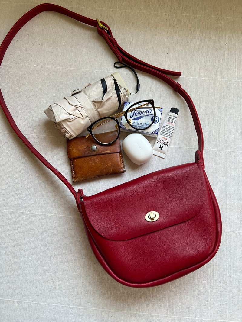 原创设计小众手工冬日氛围感红色牛皮小挎包 - 侧背包/斜挎包 - 真皮 红色