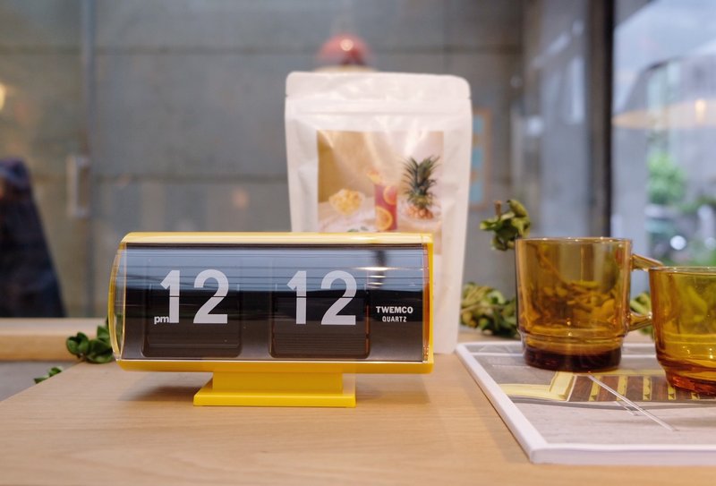 TWEMCO QT-30T 复古半圆形翻页钟 共有六色 德国机芯 - 时钟/闹钟 - 塑料 