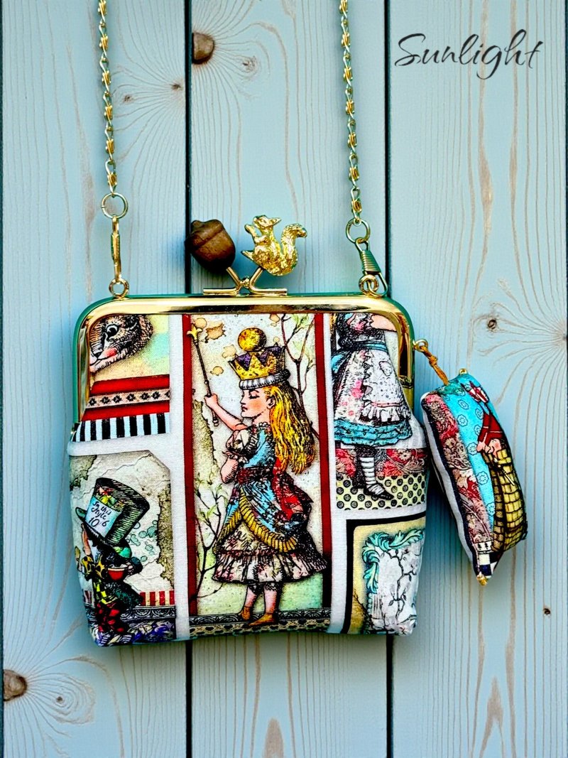 日光小巷手做爱丽丝的奇幻世界松鼠橡实果口金包 收纳包订做包 - 零钱包 - 棉．麻 