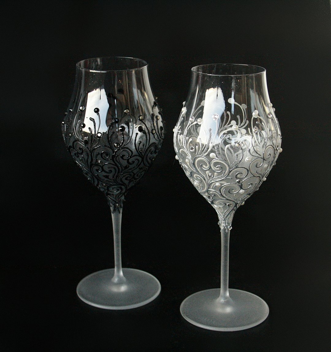 Wine Glasses Wedding Mr and Mrs Anniversary Gift, Hand painted, Set of 2 - 酒杯/酒器 - 玻璃 黑色