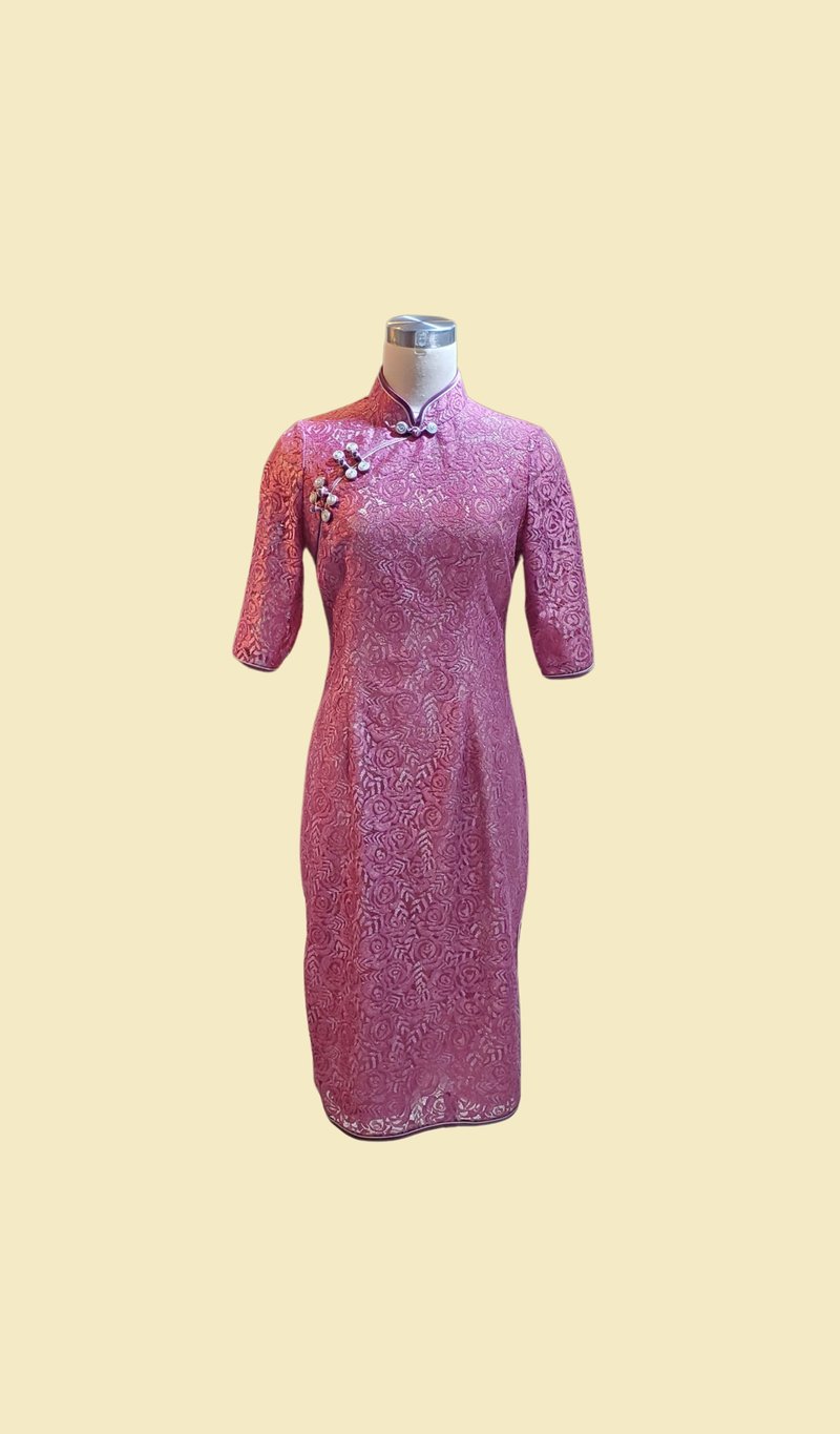 粉紫色蕾丝中袖短旗袍 悦裳 港式 复古旗袍 连身裙 - 旗袍 - 棉．麻 粉红色