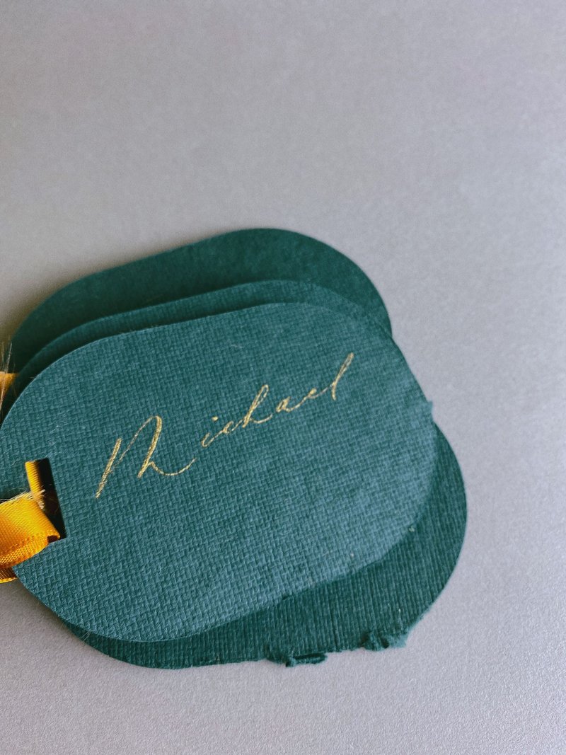 婚礼小物 手写英文书法座位牌 一组五张 - 卡片/明信片 - 纸 多色