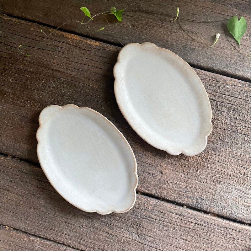 银白椭圆云盘 - 盘子/餐盘/盘架 - 陶 白色