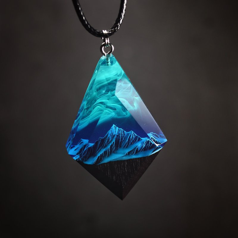 木质树脂吊坠北极光不寻常的礼物在黑暗中发光 - 项链 - 木头 多色