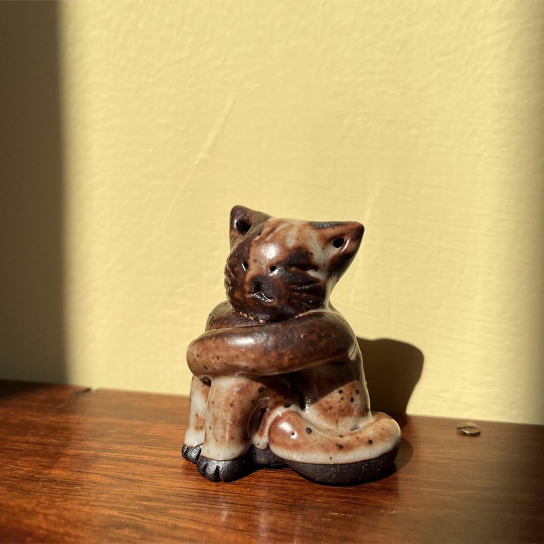 脸黑黑的猫 / 陶偶 / 先不要跟偶说话 - 摆饰 - 陶 咖啡色