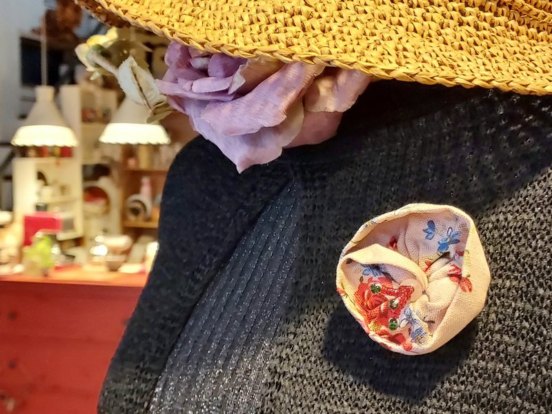 Old-school 小清新花花胸针 - 胸针 - 棉．麻 