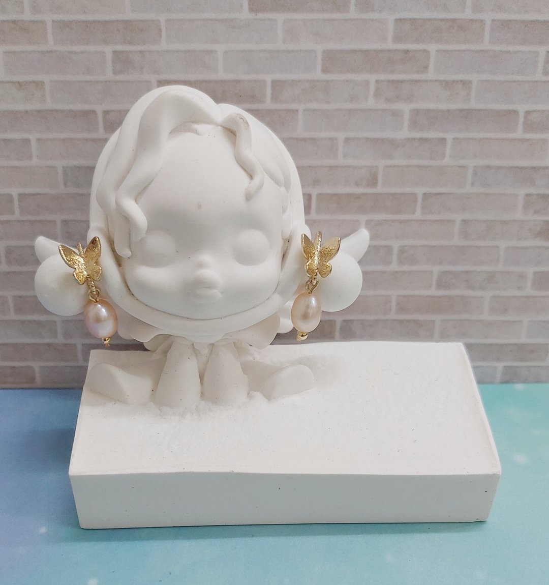 YU-CIAO 小蝴蝶真珠耳钩 - 耳环/耳夹 - 其他金属 