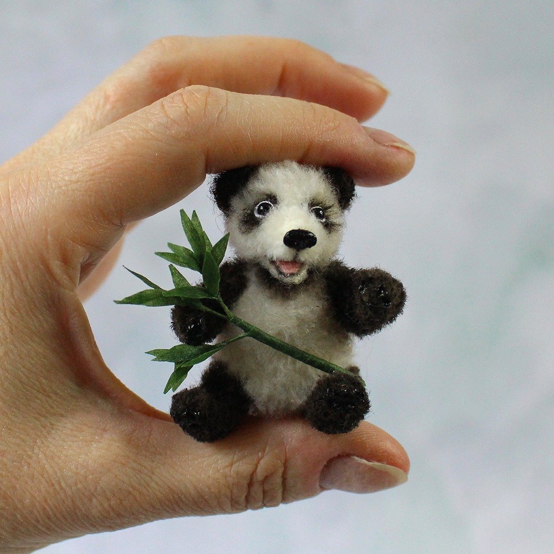Cute tiny Panda with bamboo. Realistic stuffed mini toy - 玩偶/公仔 - 其他材质 