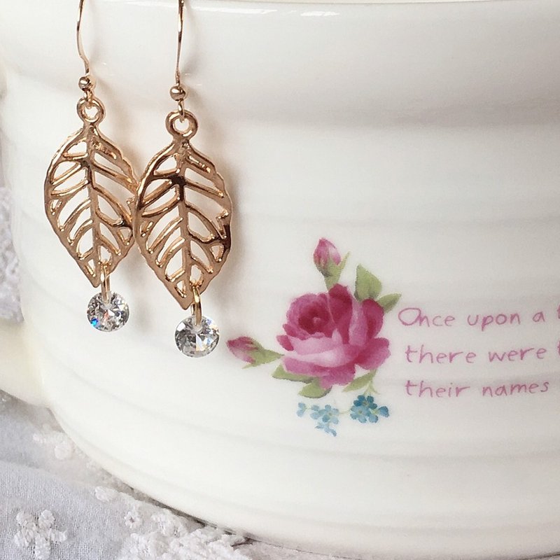 FOX Garden BELIEVE 篓空叶子&闪亮锆石耳环 - 耳环/耳夹 - 其他金属 金色