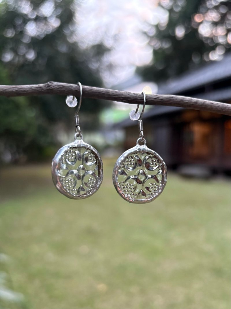 绽放-手工镶嵌押花玻璃耳环 耳勾 耳夹 - 耳环/耳夹 - 玻璃 