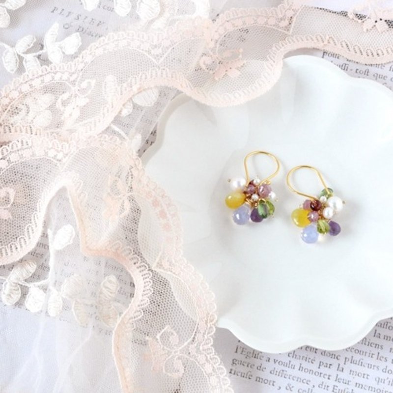 Like a small bouquet earrings - 耳环/耳夹 - 宝石 