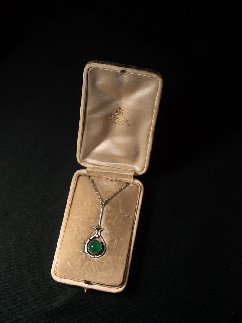 1909年 英国 维多利亚时代 绿玉髓珐琅坠项链 (附原盒) - 项链 - 银 绿色