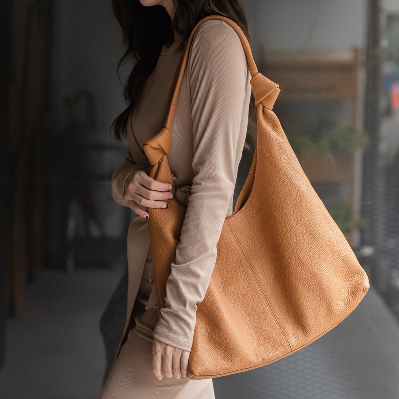 双结-侧背软包-杏棕色 - 侧背包/斜挎包 - 真皮 橘色