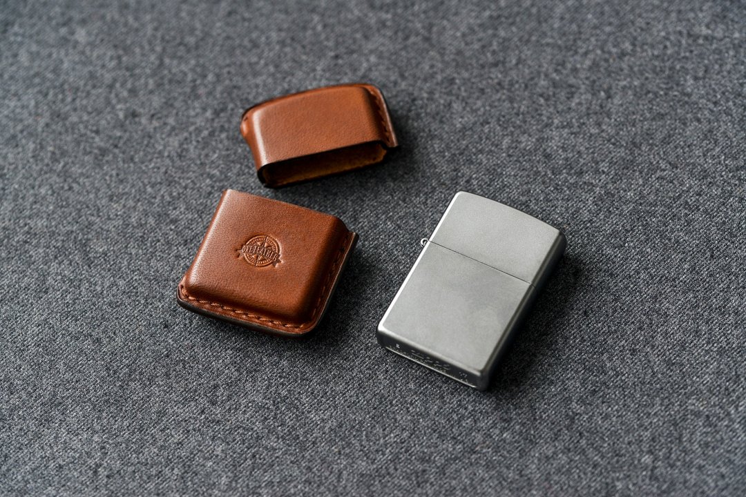 客制化礼物 one leather ZIPPO正版創意個性皮套防風真皮打火機套 - 其他 - 真皮 咖啡色