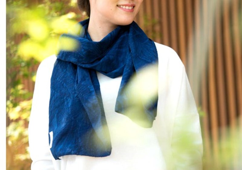 Organic Cotton Indigo Summer Muffler [Botanical Woven Pattern] - 丝巾 - 棉．麻 蓝色