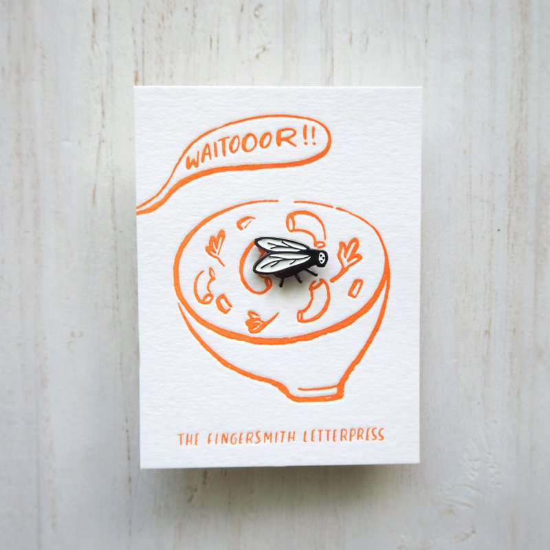 Pesky Fly Enamel Pin - 胸针 - 珐琅 