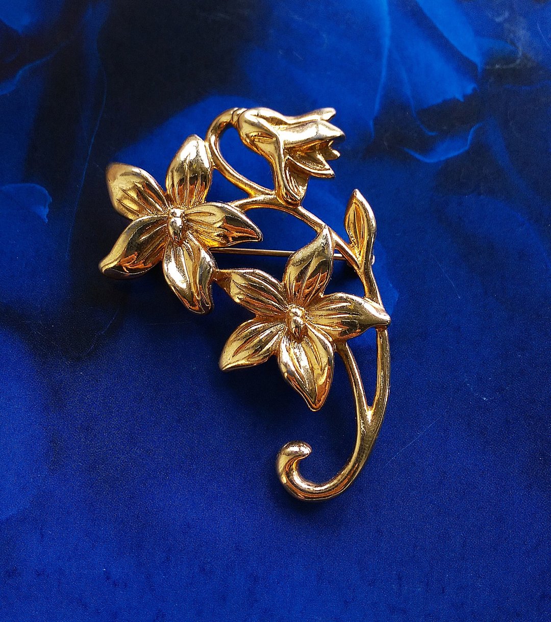 Vintage Jewelry 西洋古董饰品 金色调 立体 花卉 别针 - 徽章/别针 - 其他金属 金色