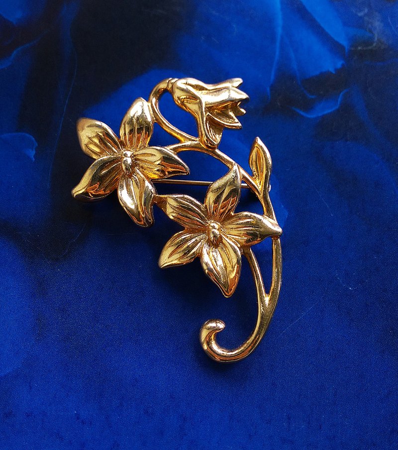Vintage Jewelry 西洋古董饰品 金色调 立体 花卉 别针 - 徽章/别针 - 其他金属 金色