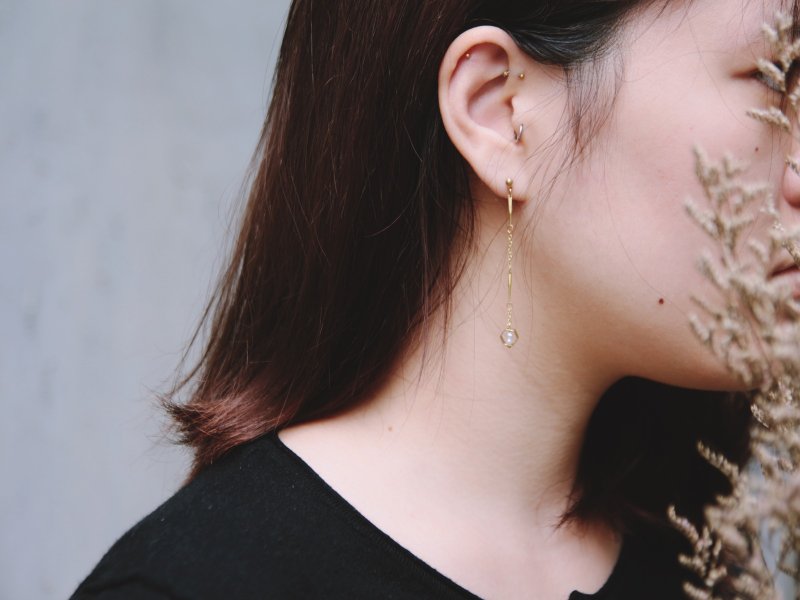 天然珍珠 几何长链耳环 不锈钢、纯黄铜　永久保色 夹式耳环 - 耳环/耳夹 - 宝石 金色