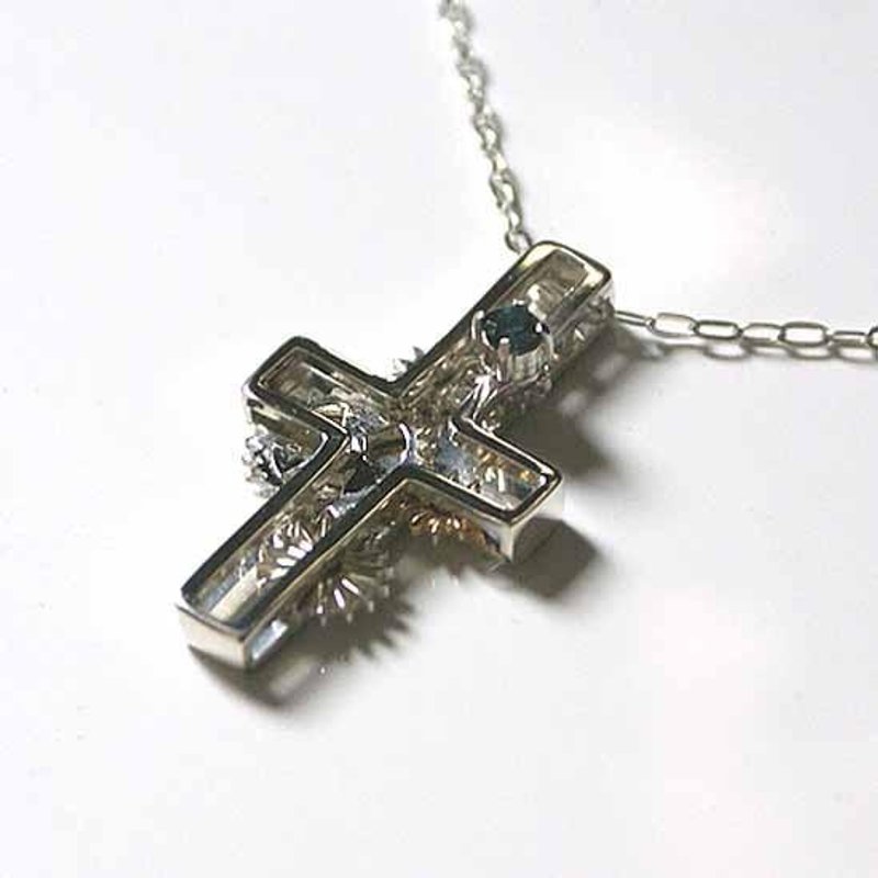 A pendant with moving gears in the cloth - 项链 - 其他金属 银色