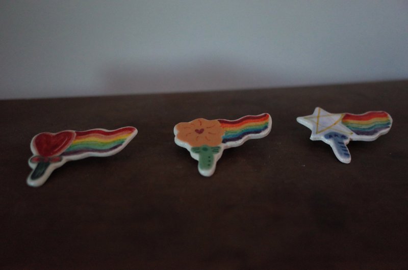 【彩虹】爱的棒棒 别针 - 胸针 - 陶 多色