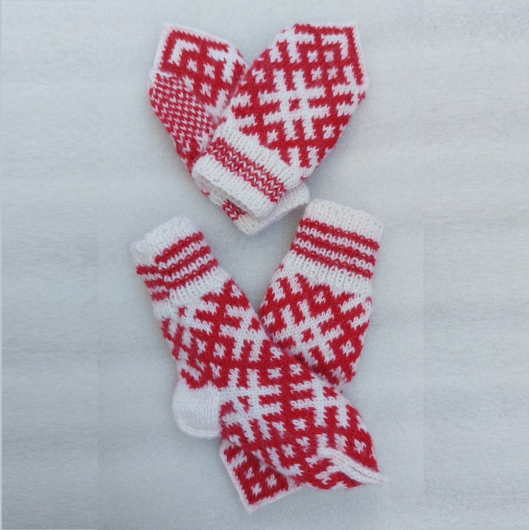 Children's knitted set woolen socks and handmade mittens with a pattern - 婴儿袜子 - 羊毛 红色