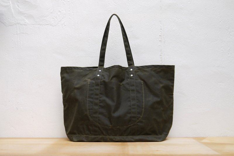 Mallory heave-duty oil canvas tote 大尺寸油蜡布托特袋 - 侧背包/斜挎包 - 棉．麻 
