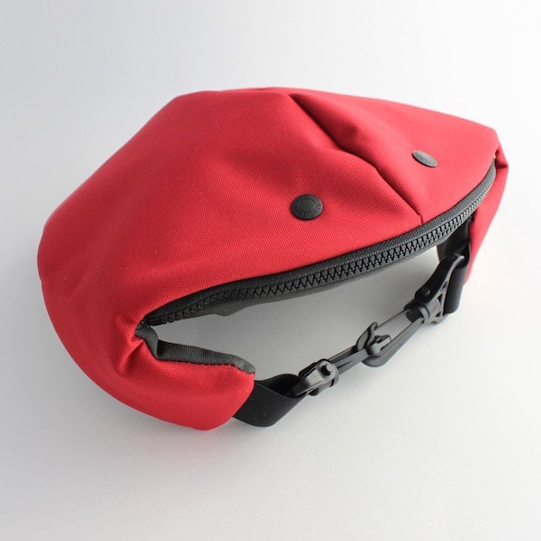 The creature bag　large　Otona-sagari　red charcoal gray - 侧背包/斜挎包 - 聚酯纤维 红色