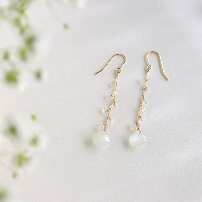 14KGF 白月光石×赫基蒙水晶 天然石耳环 长款 - 耳环/耳夹 - 宝石 白色