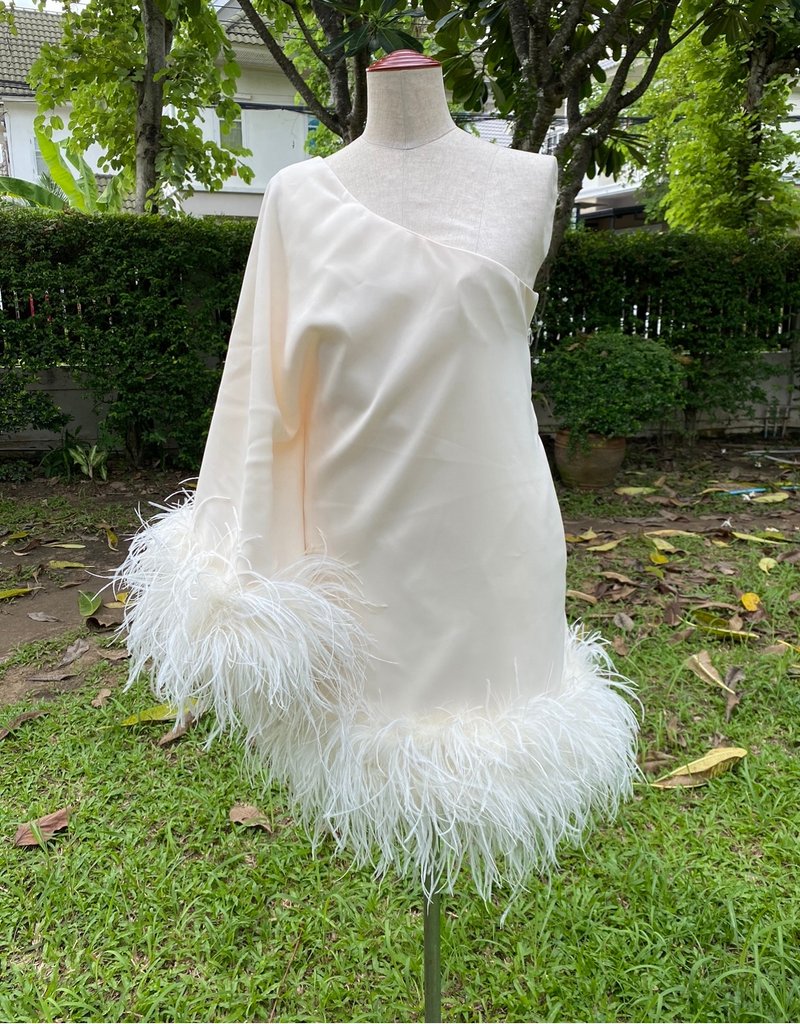 单肩羽毛装饰派对洋装、伴娘服 - 洋装/连衣裙 - 聚酯纤维 白色