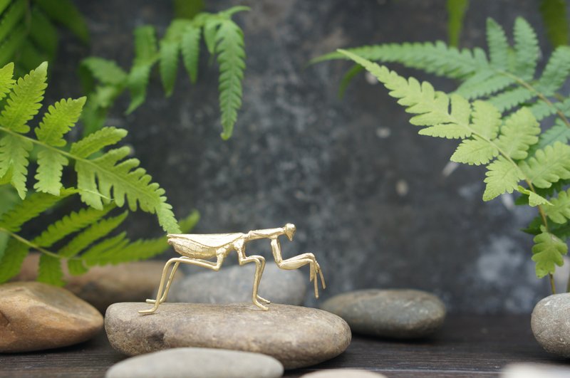 手工黄铜茶宠摆件螳螂笔搁架笔托 - 摆饰 - 其他金属 金色