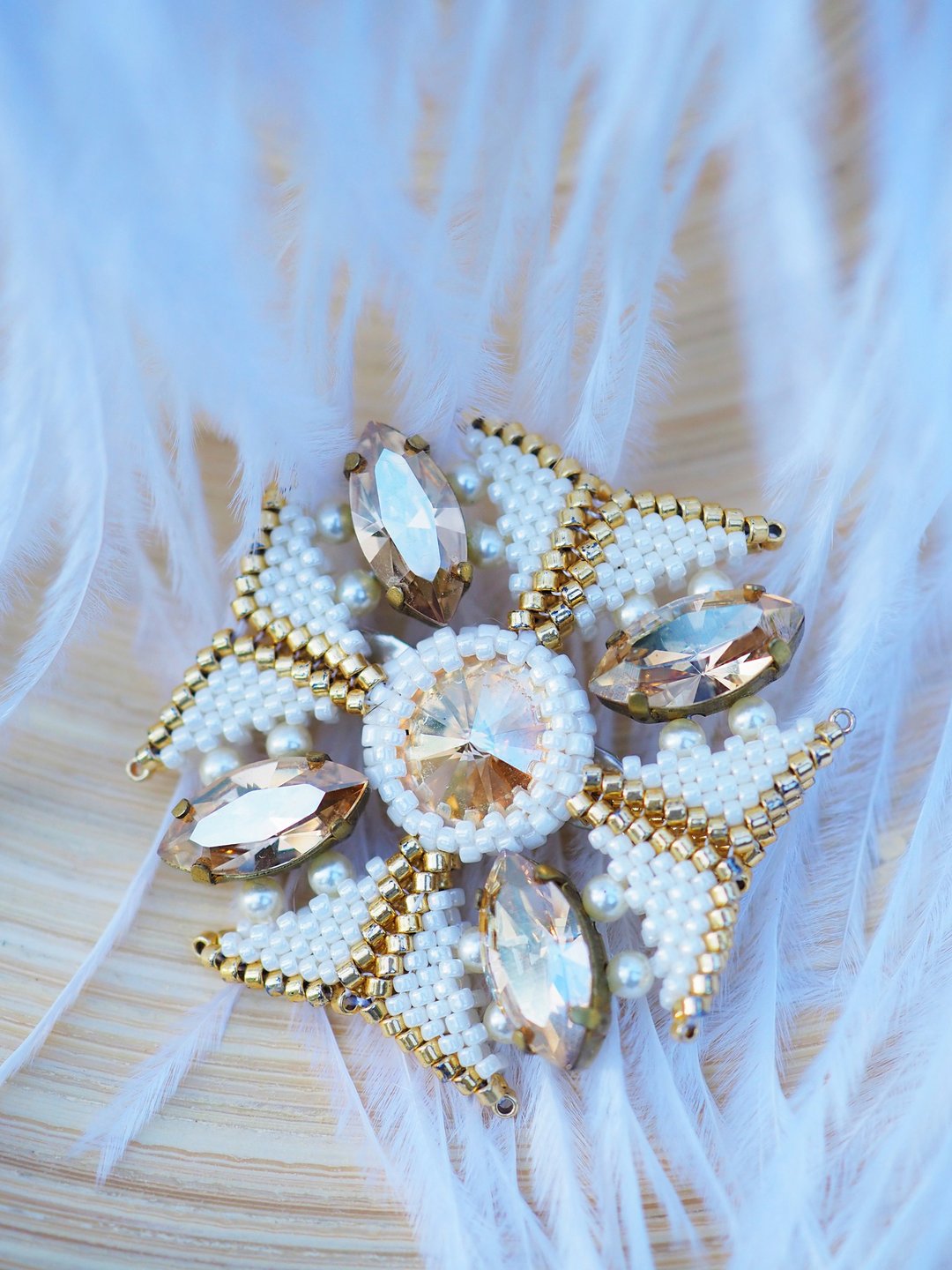 Maltese cross brooch Statement crystal brooch in Victorian style Collar pin - 胸针 - 其他材质 金色