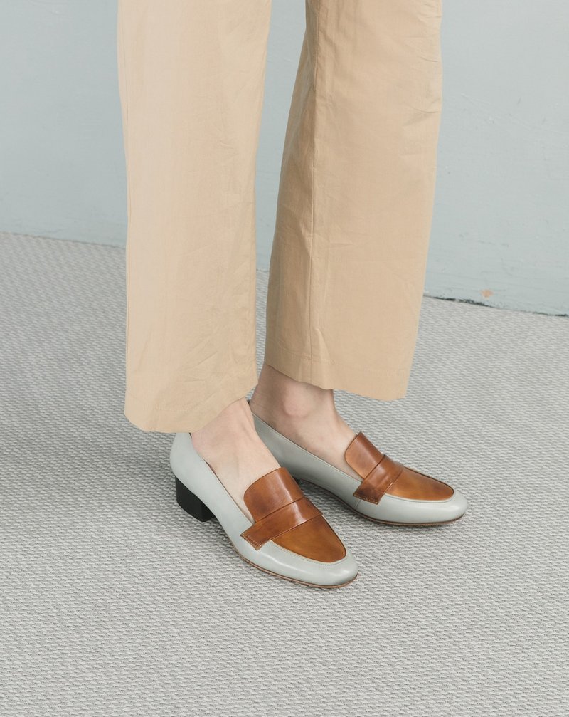 已绝版3.4 乐福跟鞋 - 雾白与沙褐 - 其他女款皮鞋 - 真皮 白色