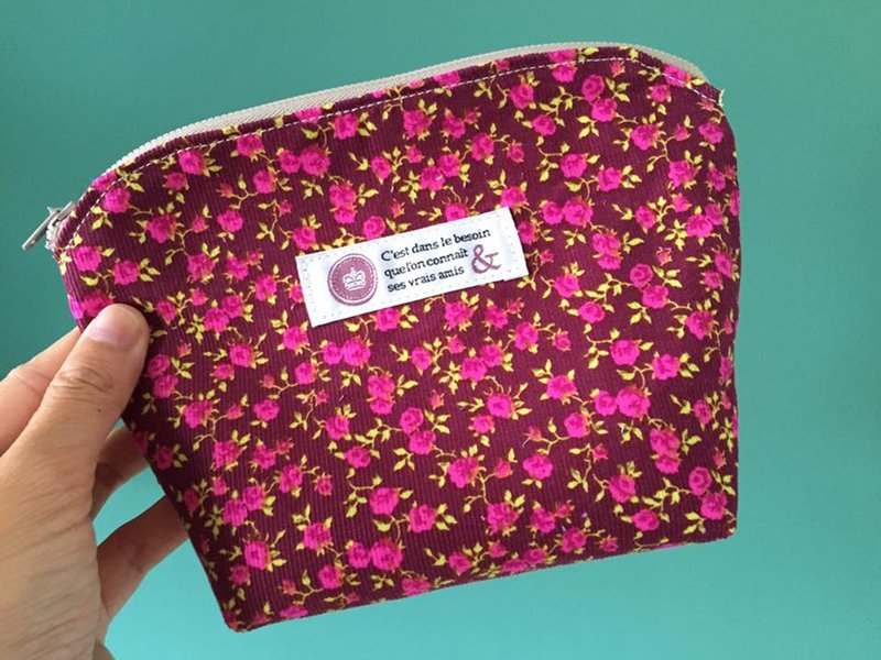 花布随身拉链收纳包/笔袋/杂物包(桃红花园) - 化妆包/杂物包 - 棉．麻 